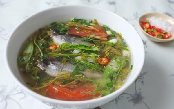 Món canh chua lá me với cá hoặc ếch