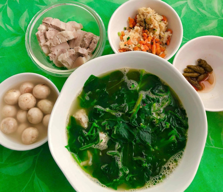 Món canh rau tập tàng