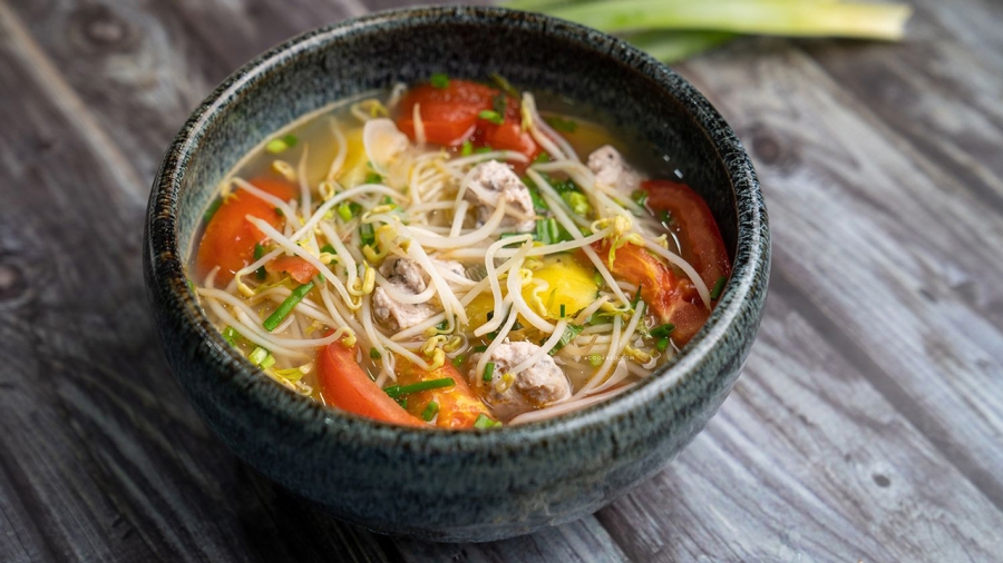 Trang trí canh thịt băm giá đỗ