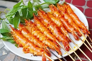 Cách làm tôm sú nướng mọi cho người mới bắt đầu