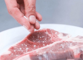 Hướng dẫn sơ chế thịt lợn để nấu cháo cho bé không bị mùi - Món Ngon