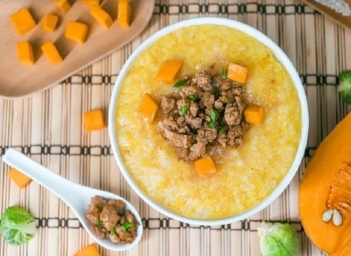 Công thức cháo thịt lợn bí đỏ cho bé ăn dặm thơm mịn - Món Ngon