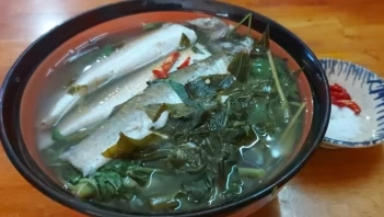 Cách nấu canh chua lá cóc thơm ngon khác biệt - Món Ngon
